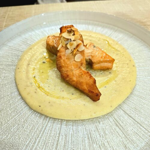 סלמון על קרם תירס כמהין