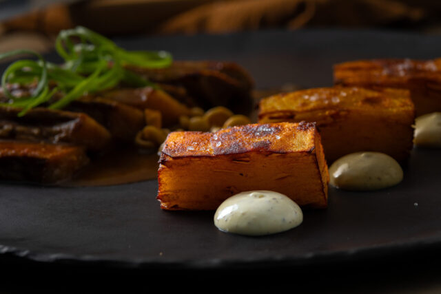 צ'יפס עם איולי כמהין